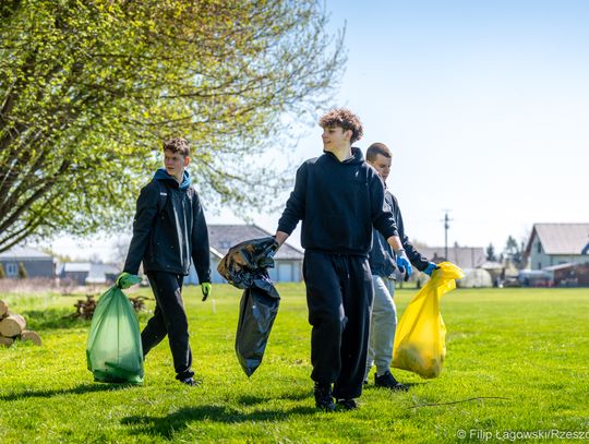 Wielki start 33. Akcji Sprzątanie świata w Trzcianie [ZDJĘCIA]