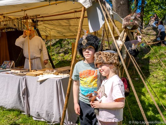 „Blaski Średniowiecza” rozświetliły Rzeszów. Turniej rycerski w fosie zamku [FOTORELACJA]