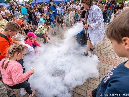 Moc Odkrywców w Rzeszowie. Piknik łączący naukę i zabawę [FOTORELACJA]