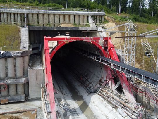 TBM Karpatka rozpoczęła drążenie drugiej nawy tunelu [ZDJĘCIA]